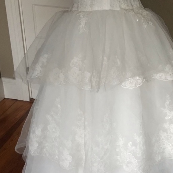 David’s bridal built up modest bridal gown - Picture 3 of 4